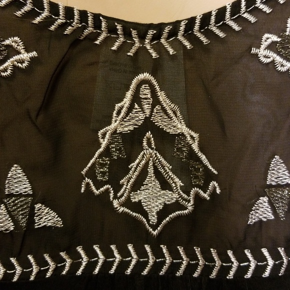 Simply Irresistible Embroidered Black Knit Top M - Picture 5 of 6